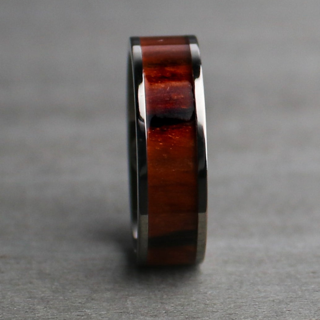 Redwood wedding rings | Beachweddingtips.com